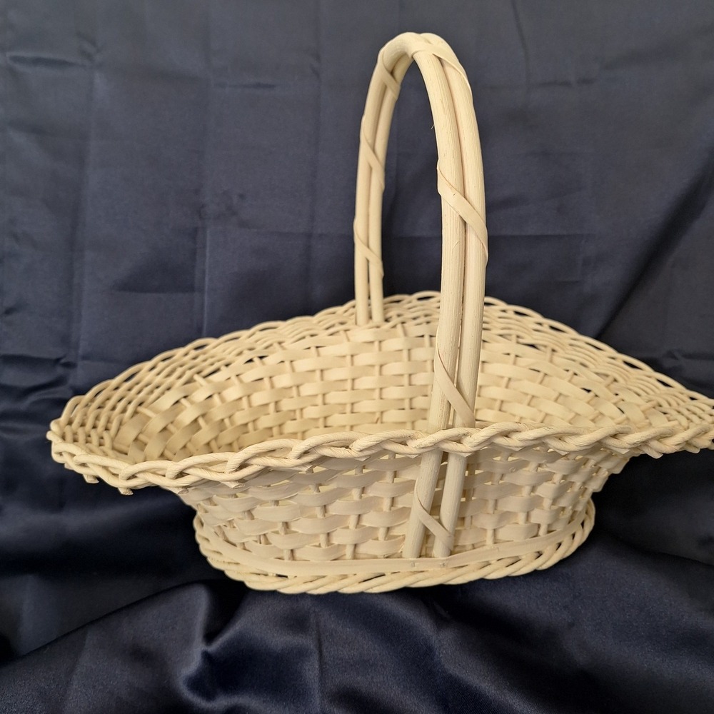 Vintage Harry & David Wicker Basket Bear Creek Off White Painted Cottage Core Lg